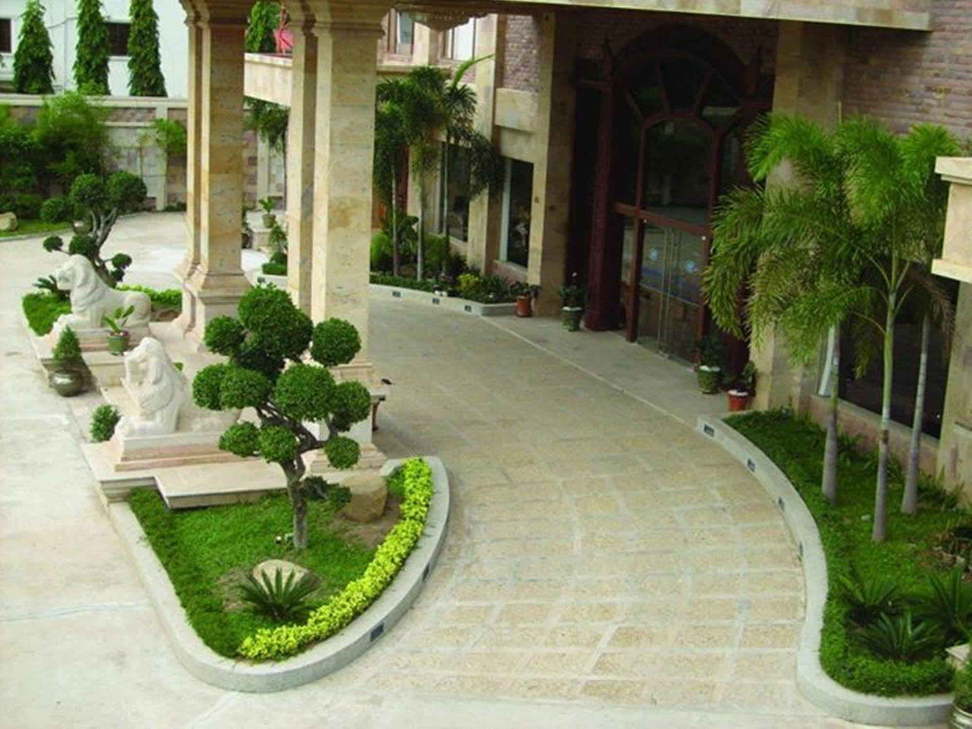 Blue River Hotel Phnom Penh Exterior photo