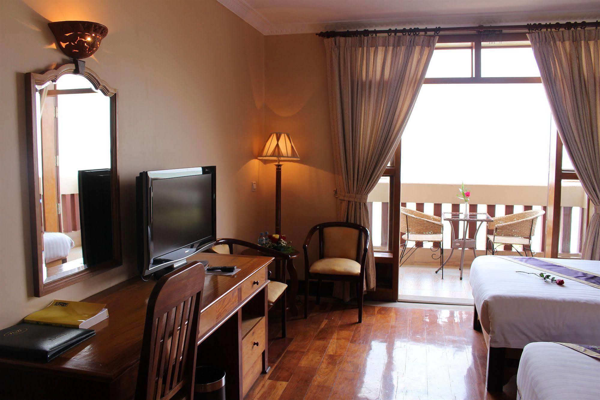 Blue River Hotel Phnom Penh Exterior photo